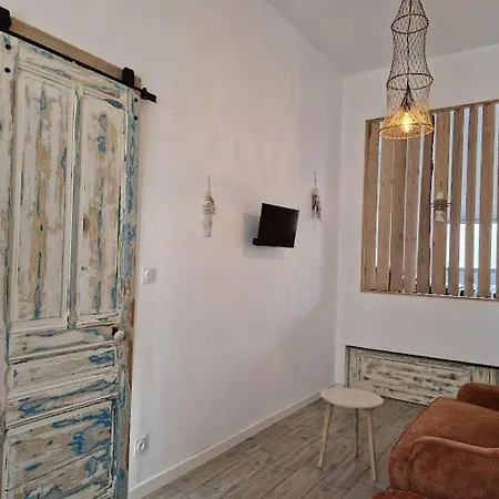 La Baraquette De Thau Holiday home